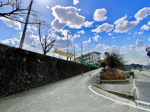 宇美町立宇美東小学校(約714m)