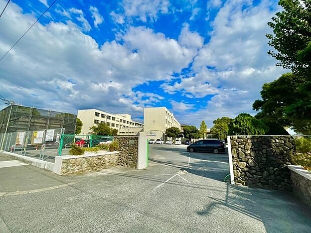 福岡市立三宅中学校(約2,048m)