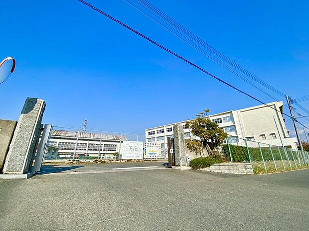 新宮町立新宮中学校(約750m)