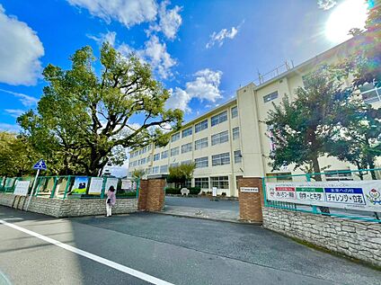 福岡市立曰佐中 学校  1301m