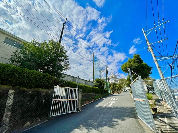 福岡市立花畑中 学校 (約1,570m)