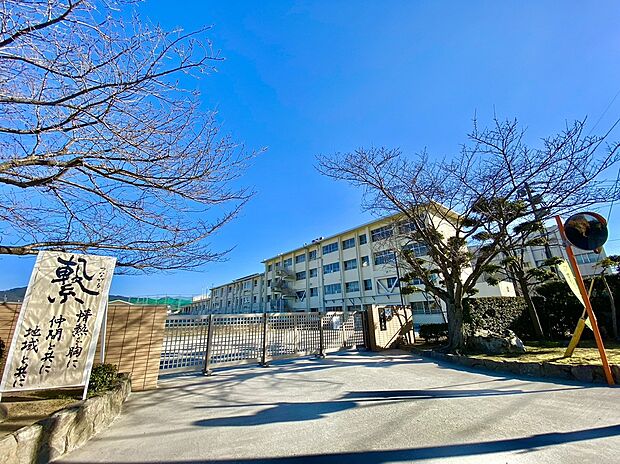 久留米市立明 星中学校 (約858m)