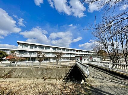 鳥栖市立鳥栖小学校 948m
