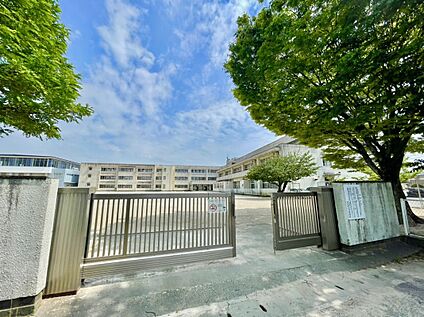 筑紫野市立二日市北小学校 971m