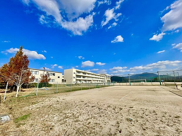 太宰府市立太宰府西中学校(約1,492m)