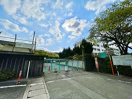 宇美町立原田小学校 579m