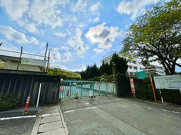 宇美町立原田小学校(約579m)