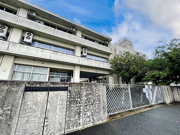 筑紫野市立二日市東小学校(約438m)