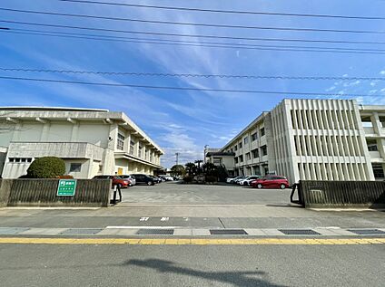郡市立小郡中学校 942m