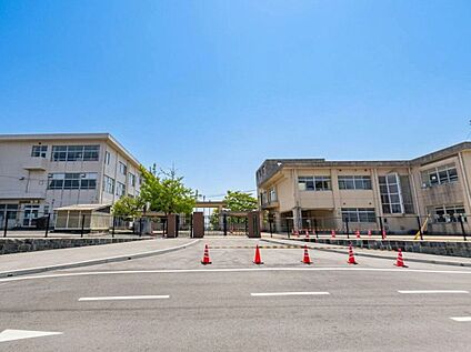 上峰町立上峰小学校 656m