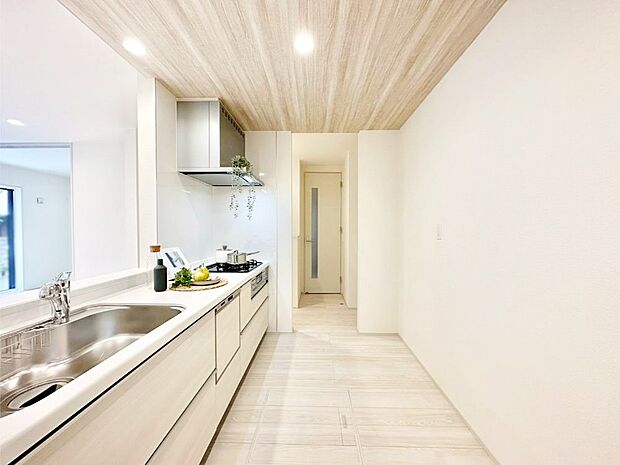 リビングで遊ぶお子様を見守りながらお料理ができる対面キッチン