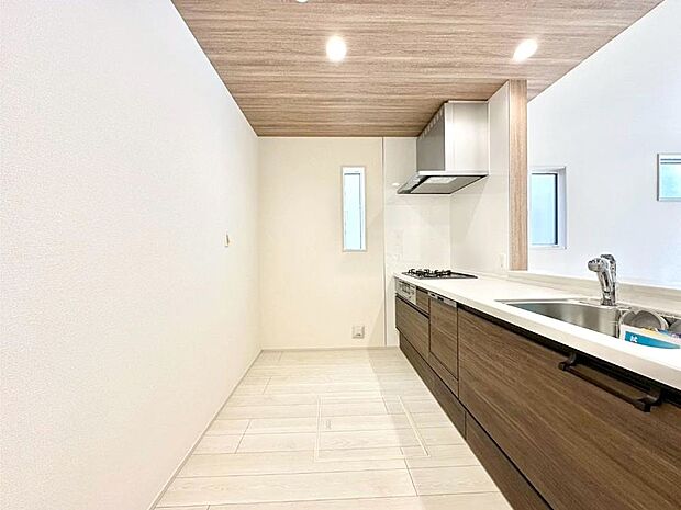 ゆとりあるキッチンではご家族と楽しくお料理ができます。