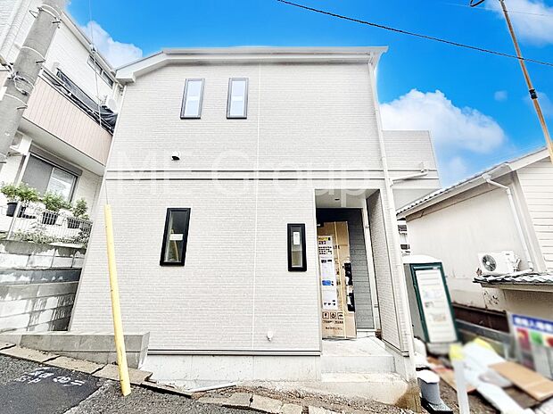 たっぷりの陽光と心地よい風が舞い込む住まい 　