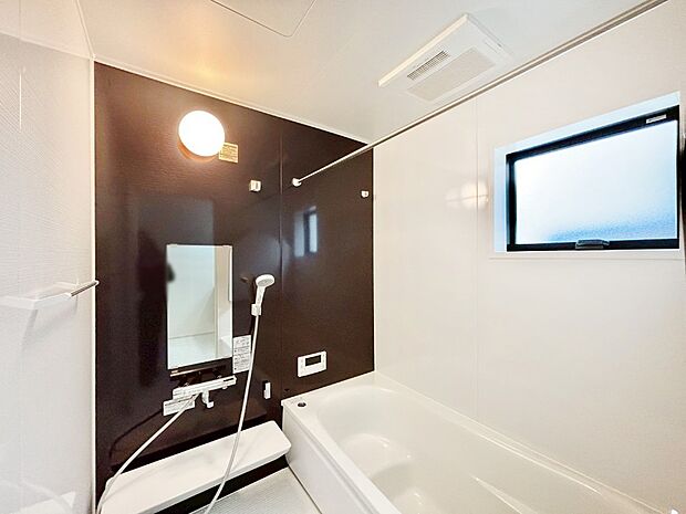 落ち着いた雰囲気でゆっくりお寛ぎいただけるバスルーム