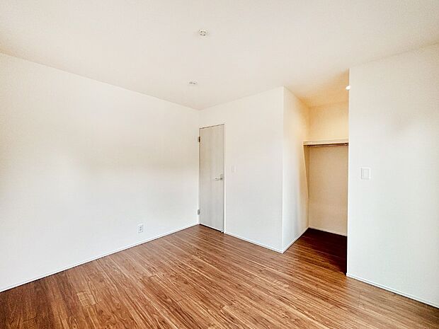 たっぷりの収納力を備えたWIC付きのお部屋はスッキリ快適に過ごせます