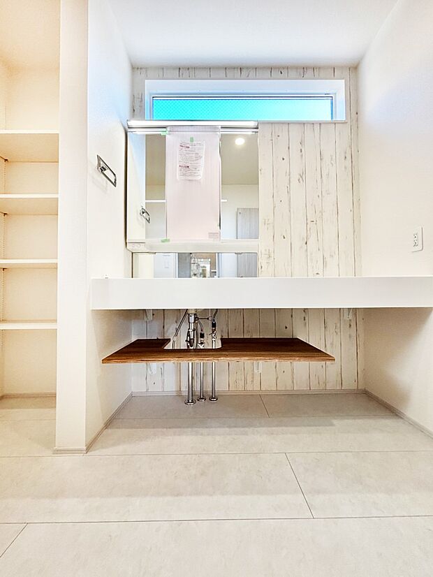 収納力と機能性に優れた洗面化粧台