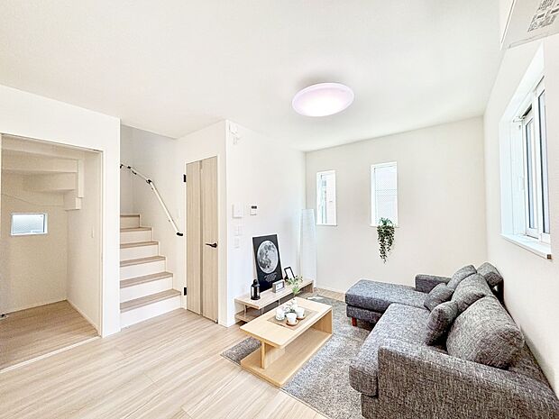 家族の笑顔が自然と生まれてくる、そんな雰囲気のダイニングに仕上がっています。