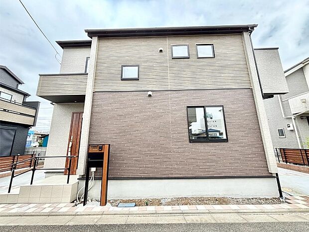 たっぷりの陽光と心地よい風が舞い込む住まい