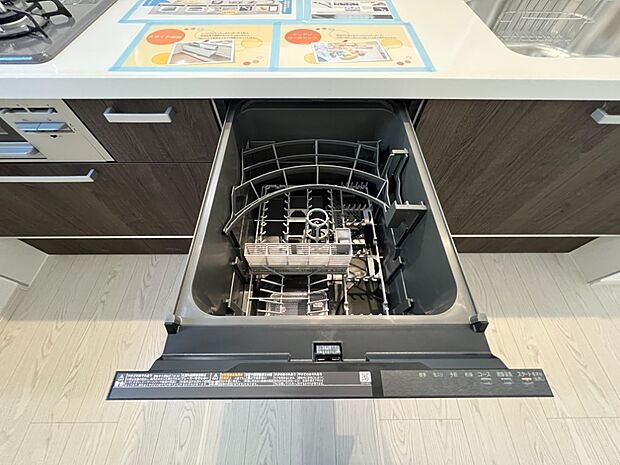 【食器洗浄機】食器洗乾燥機付きでご家族の食器もスッキリピカピカ  