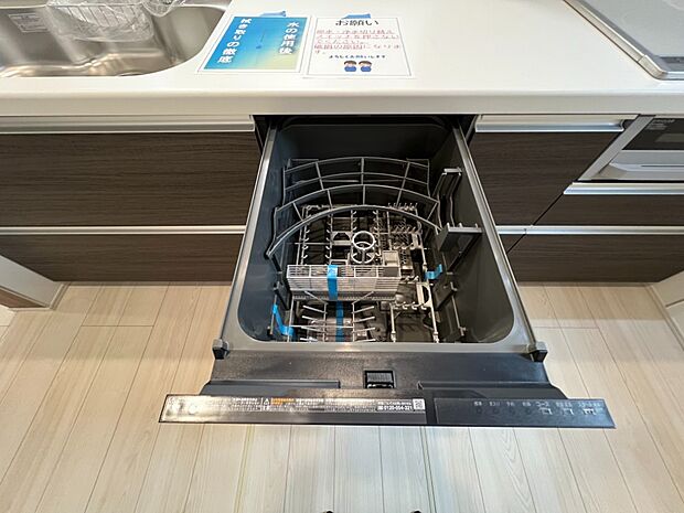【食器洗浄機】食器洗乾燥機付きでご家族の食器もスッキリピカピカ