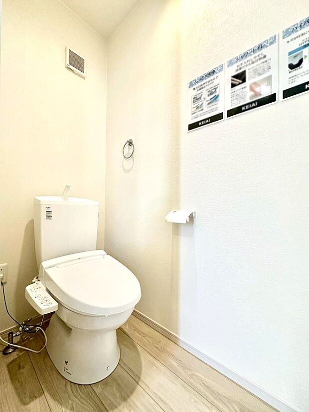 【トイレ】トイレは1階と2階それぞれに配置されていてとても便利です。 