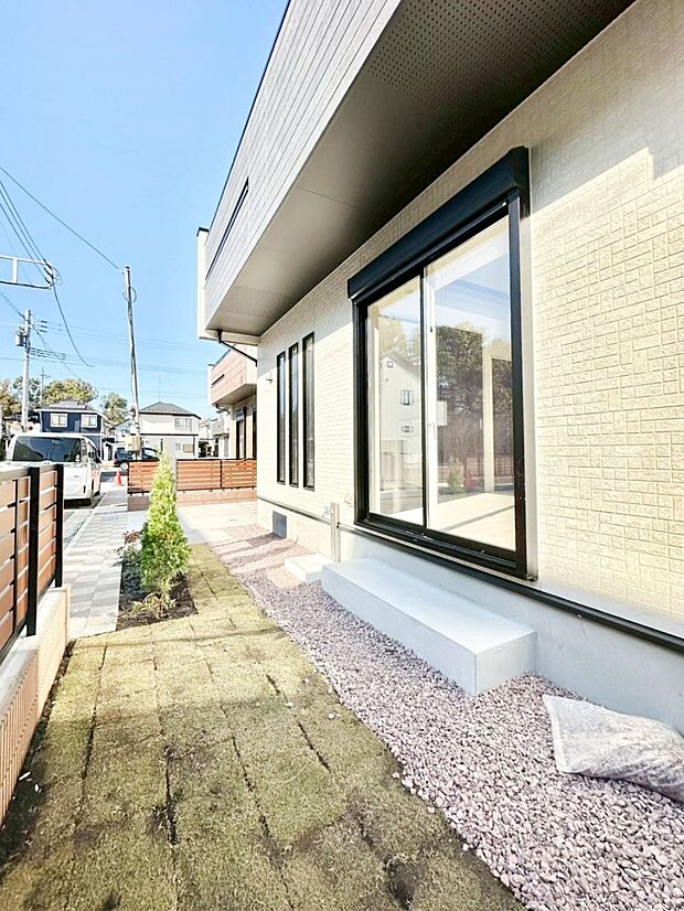 【庭】ガーデニングや家庭菜園も楽しめるお庭付き。