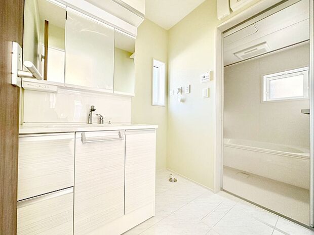 【ランドリースペース】窓のある明るいランドリースペース