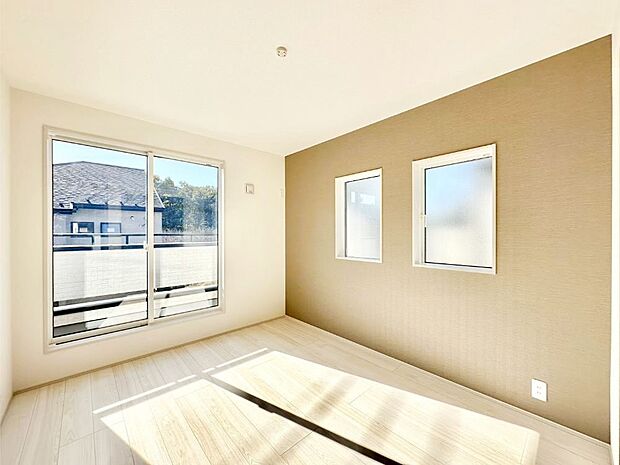 【寝室】２面採光なので、明るく風通しも良く心地良い生活が送れます。