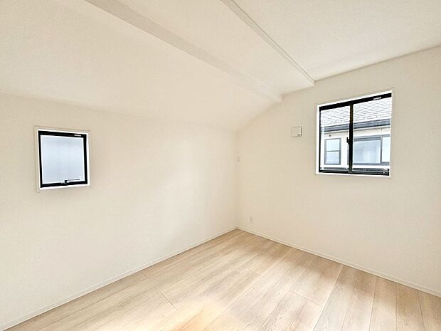 【子供部屋】２面採光で明るさ＆風通し良好！