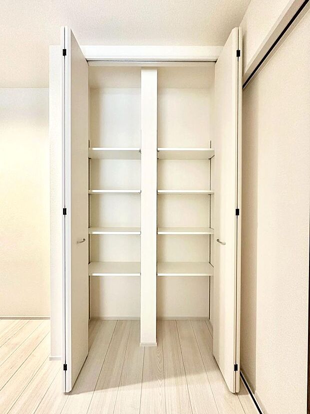 【キッチン横収納】キッチン横収納！食材のストックはもちろん、日用品の収納など使い方はいろいろ！  