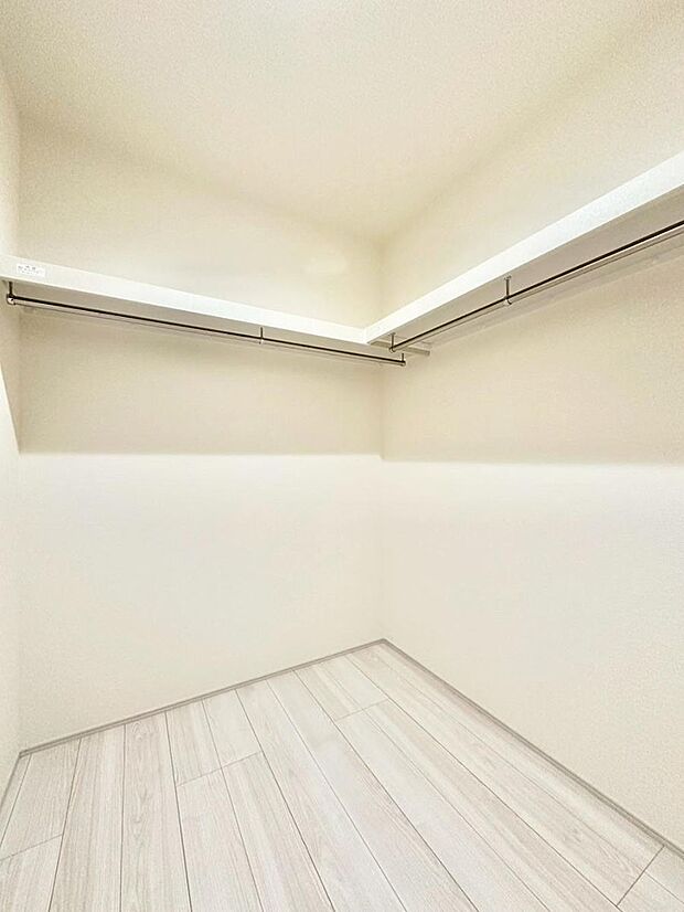 【リビング収納】リビング収納。ここに収納があると物が集まるLDKがスッキリ片付きそうですね。  