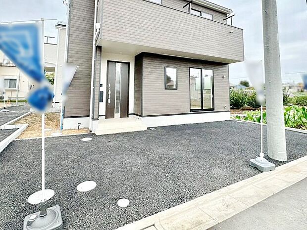 【駐車場】目の前が駐車場だと、雨の日も、大量にお買い物をした時も便利ですよね