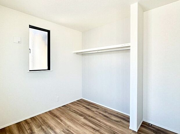 【収納】湿気がこもりにくく、衣類を取り出しやすいオープンクローゼット。