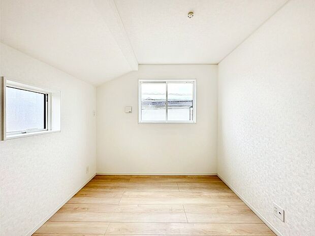 【子供部屋】子ども部屋にぴったりの明るい空間。