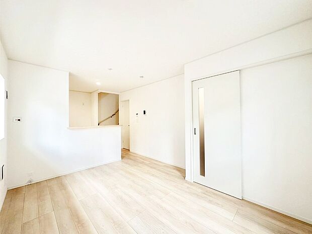 【リビング】どこにいても家族のつながりを感じられるコミュニケーションリビング。