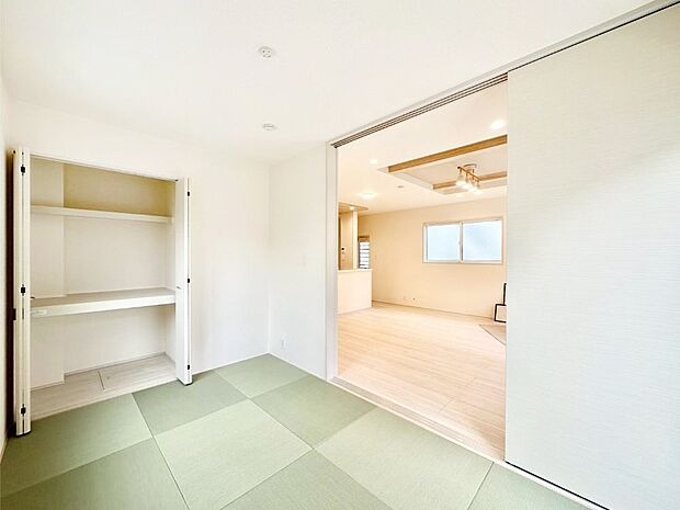 【和室】リビング隣接の和室は毎日の暮らしに癒しと安らぎをもたらしてくれます