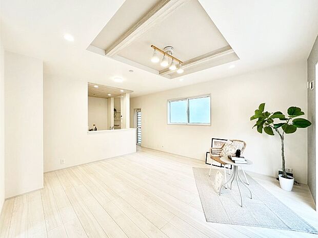 【リビングダイニング】落ち着いた雰囲気のＬＤＫは家族みんなの快適空間