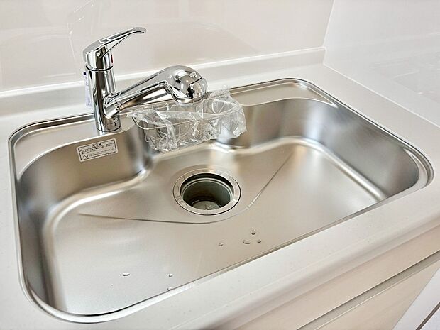 【その他設備(浄水器)】いつでも清潔なおいしいお水を。一つの水栓で水道水と浄水を使い分け。