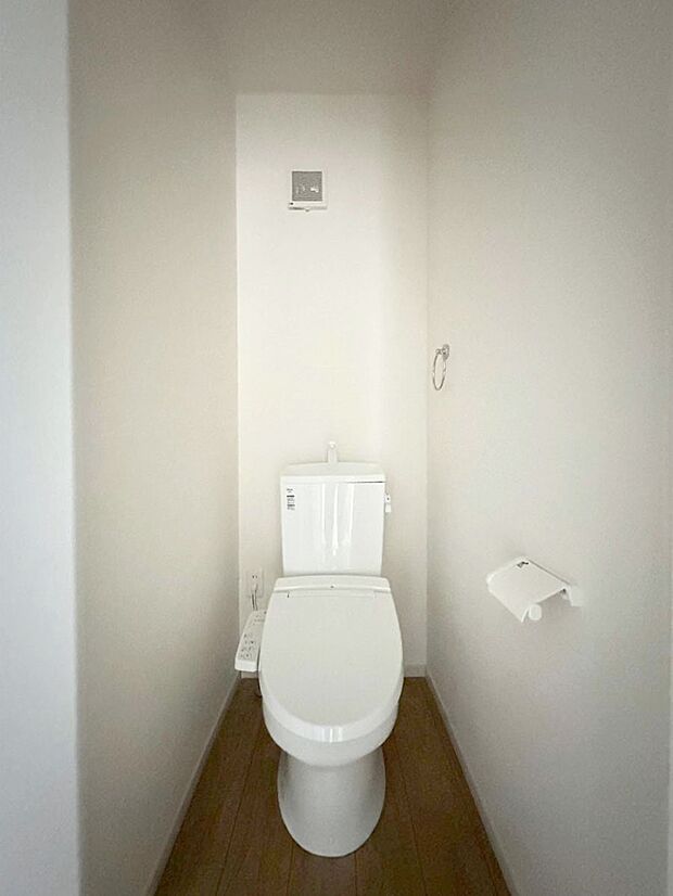 【トイレ】トイレは1階と2階それぞれに配置されていてとても便利です。