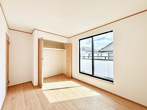 【寝室】収納が充実しているので居住スペースを広々使えます
