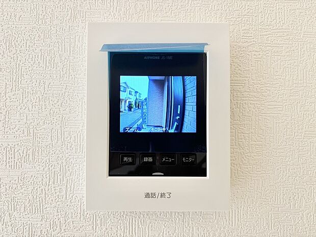 【TVモニター付きインターフォン】訪問者が一目でわかる安心のＴＶモニター付きインターホン。 
