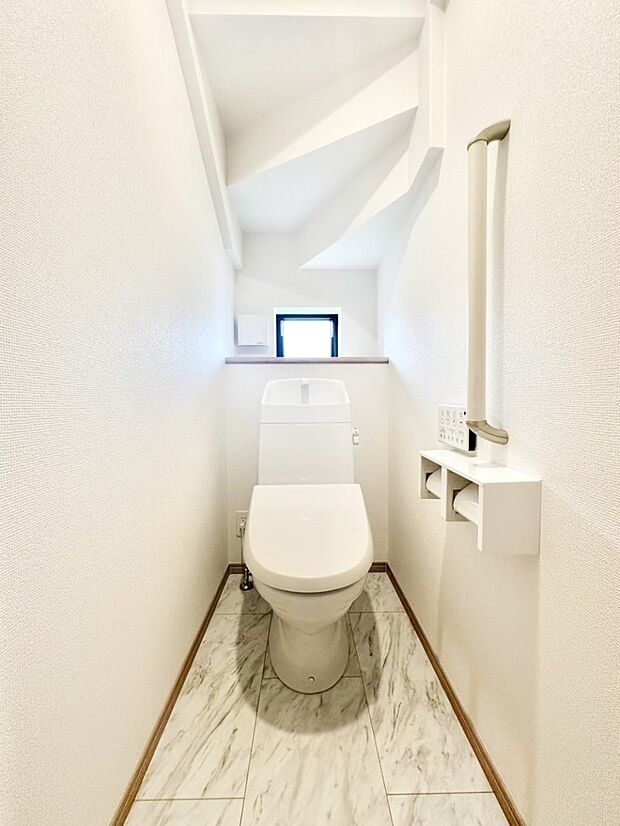 【トイレ】トイレは温水洗浄機能付き