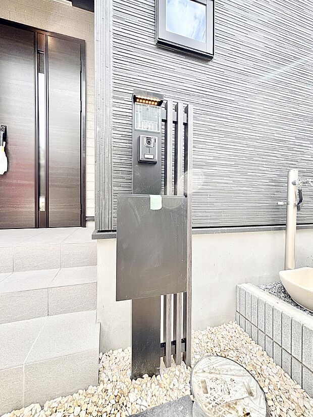 【その他現地】表札・インターホン・ポストをひとつに集約