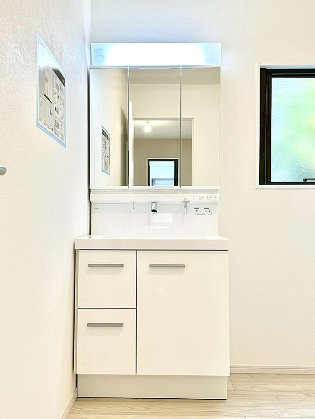 【洗面台・洗面所】明るい洗面所は毎朝の身支度も楽しくできちゃいそうです。