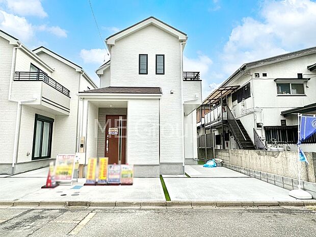 【現地外観写真】洗練された外観、上質な住空間が広がる室内は永く安心して過ごせる住居です。 