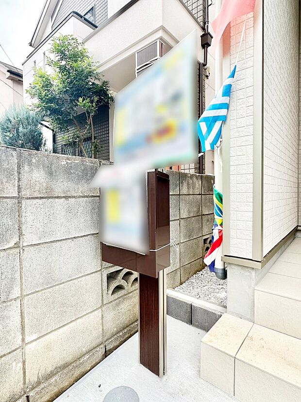 【その他現地】シンプルなデザインのポスト