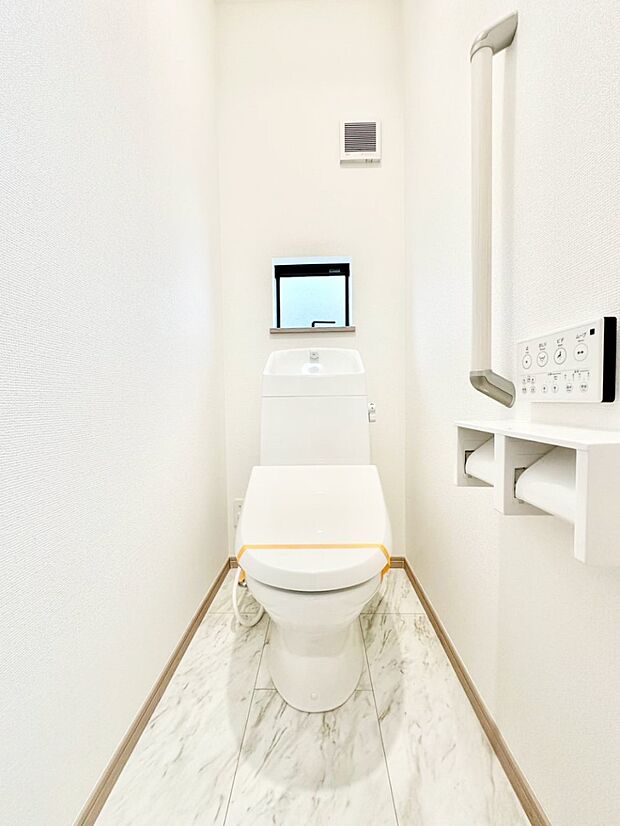 【トイレ】トイレは温水洗浄機能付き