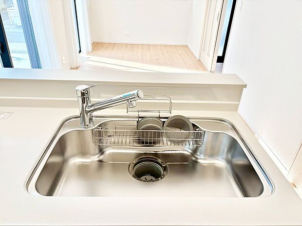 【その他設備(蛇口一体型浄水器)】いつでも清潔なおいしいお水を。一つの水栓で水道水と浄水を使い分け。