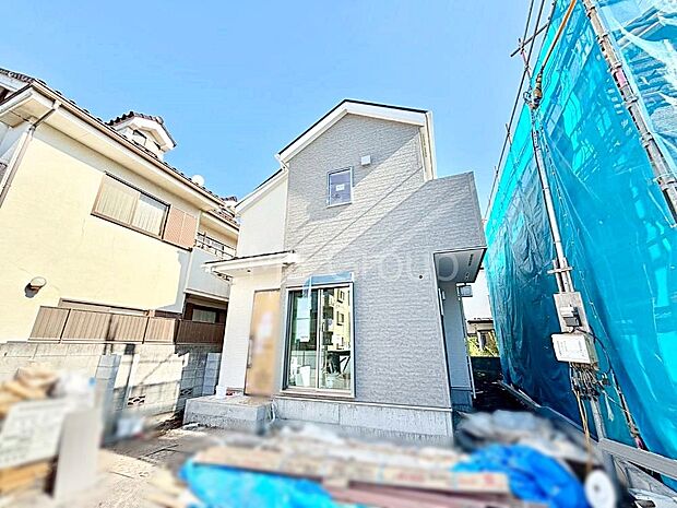 【現地外観写真】たっぷりの陽光と開放感に包まれる明るい住まい