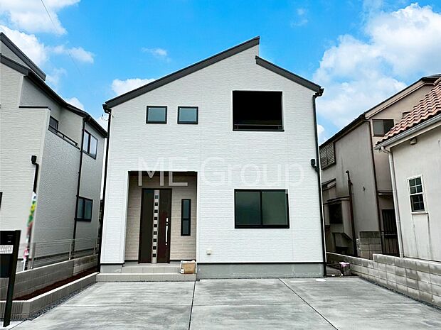 【現地外観写真】たっぷりの陽光と心地よい風が舞い込む住まい